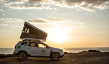 SUV avec Tente de Toit  – « Le Overlander » plein